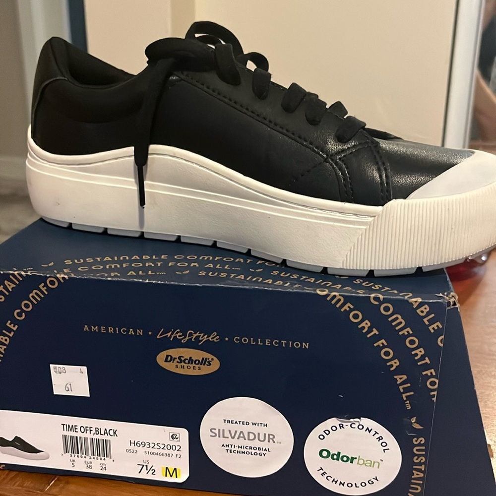 Dr Scholls black sneaker size 7.5 new with box